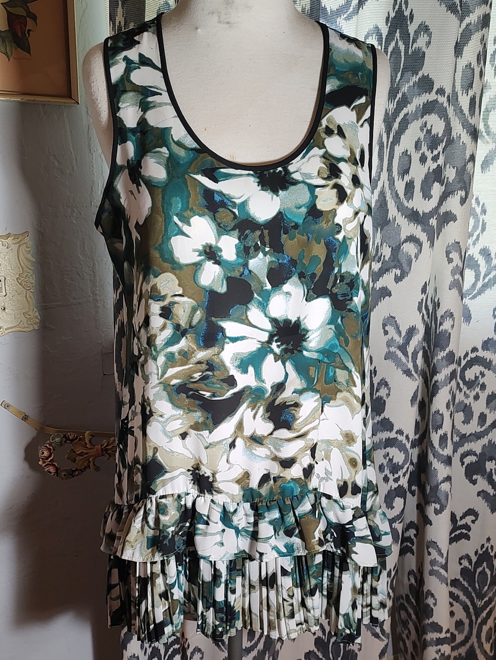 LOGO by Lori Goldstein Green, White & Teal Floral Ruffle Tank
